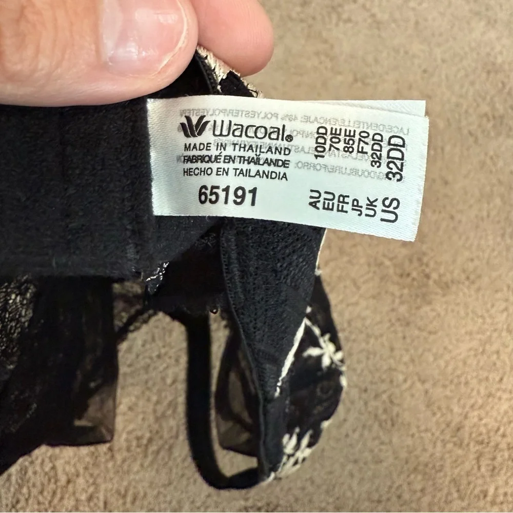 Wacoal Black and White Lace Bra Size 32DD